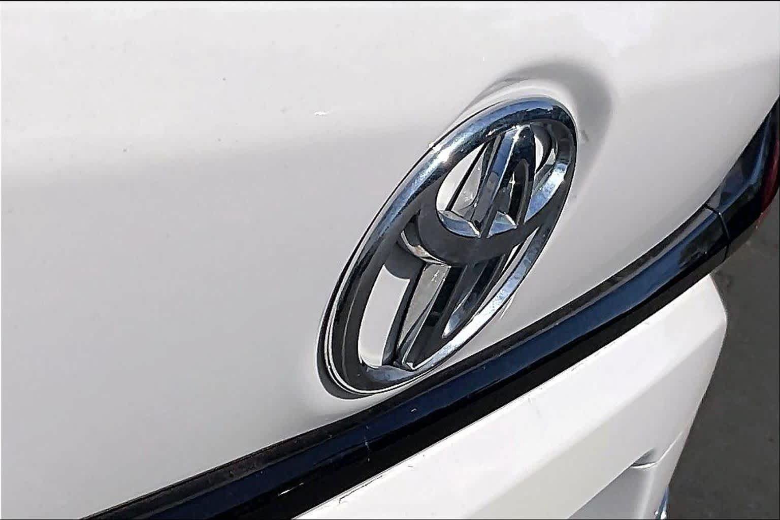 Used 2021 Toyota Corolla SE w/ Carpet Mat Package (TMS) FWD image 30