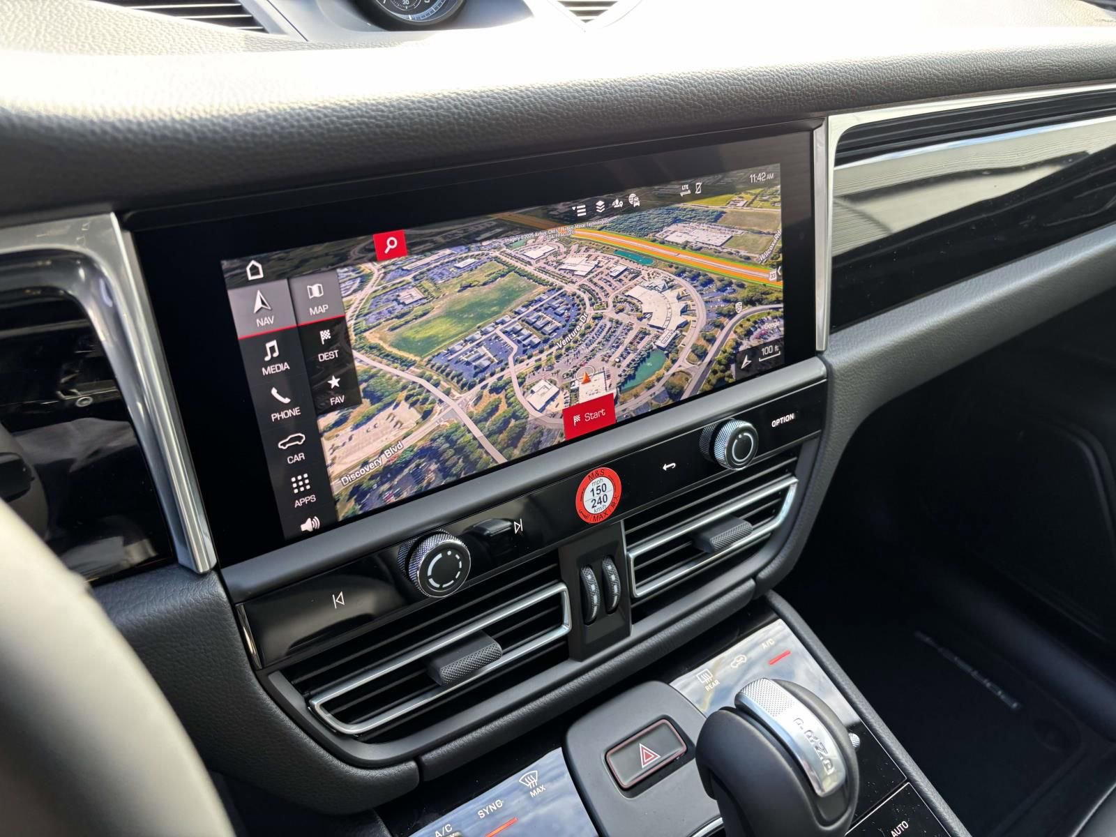 New 2026 Porsche Macan image 31