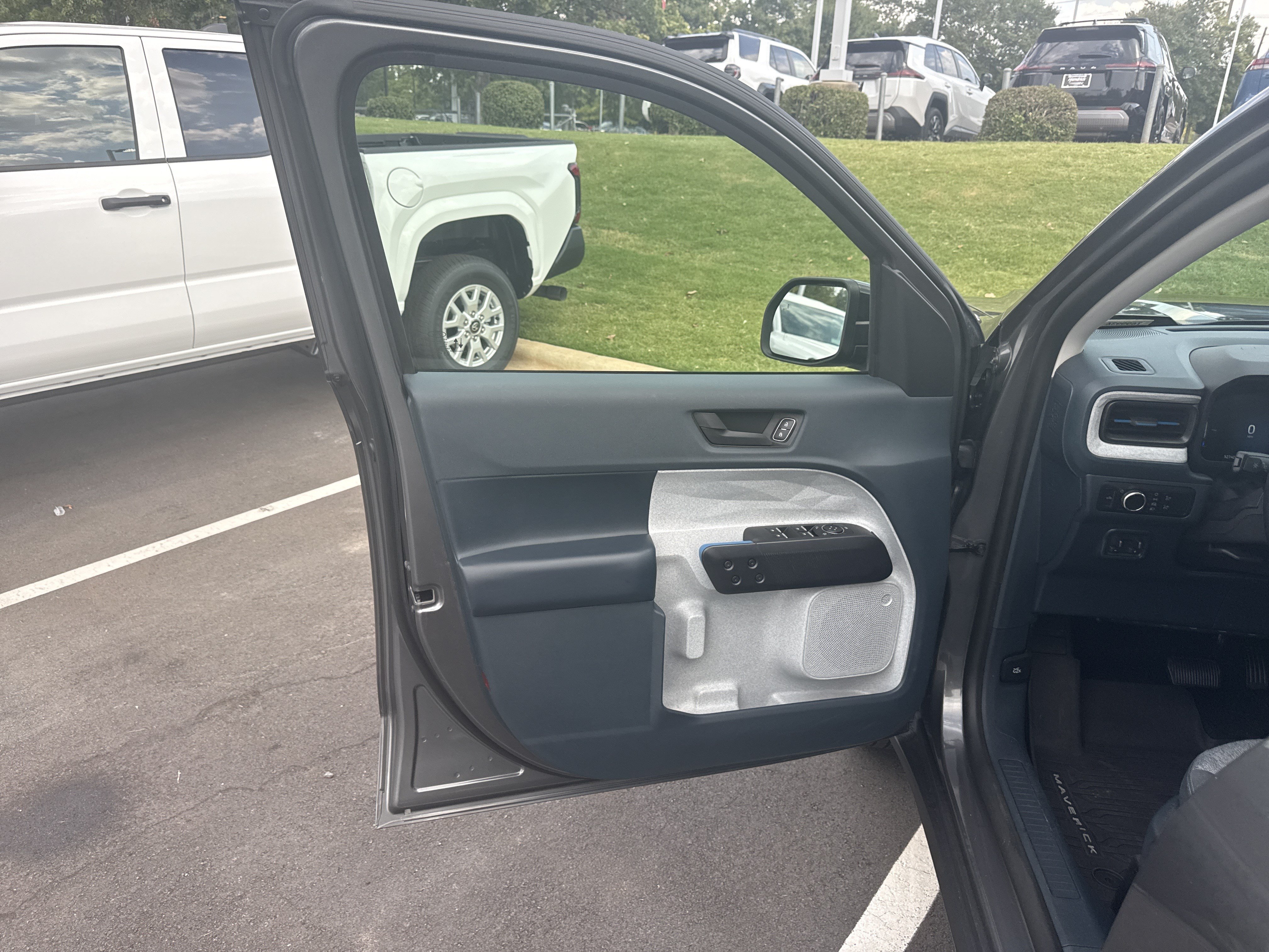 Used 2025 Ford Maverick XLT w/ XLT Luxury Package AWD/4WD image 14