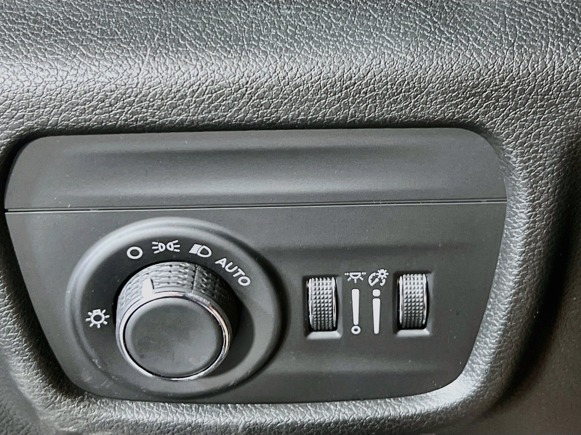 Used 2023 Jeep Grand Cherokee Altitude AWD/4WD image 10