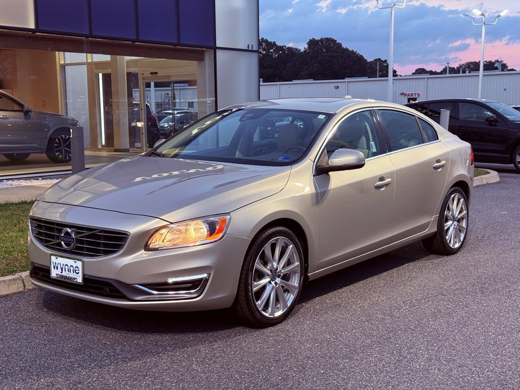 Used 2018 Volvo S60 T5 Inscription FWD image 2