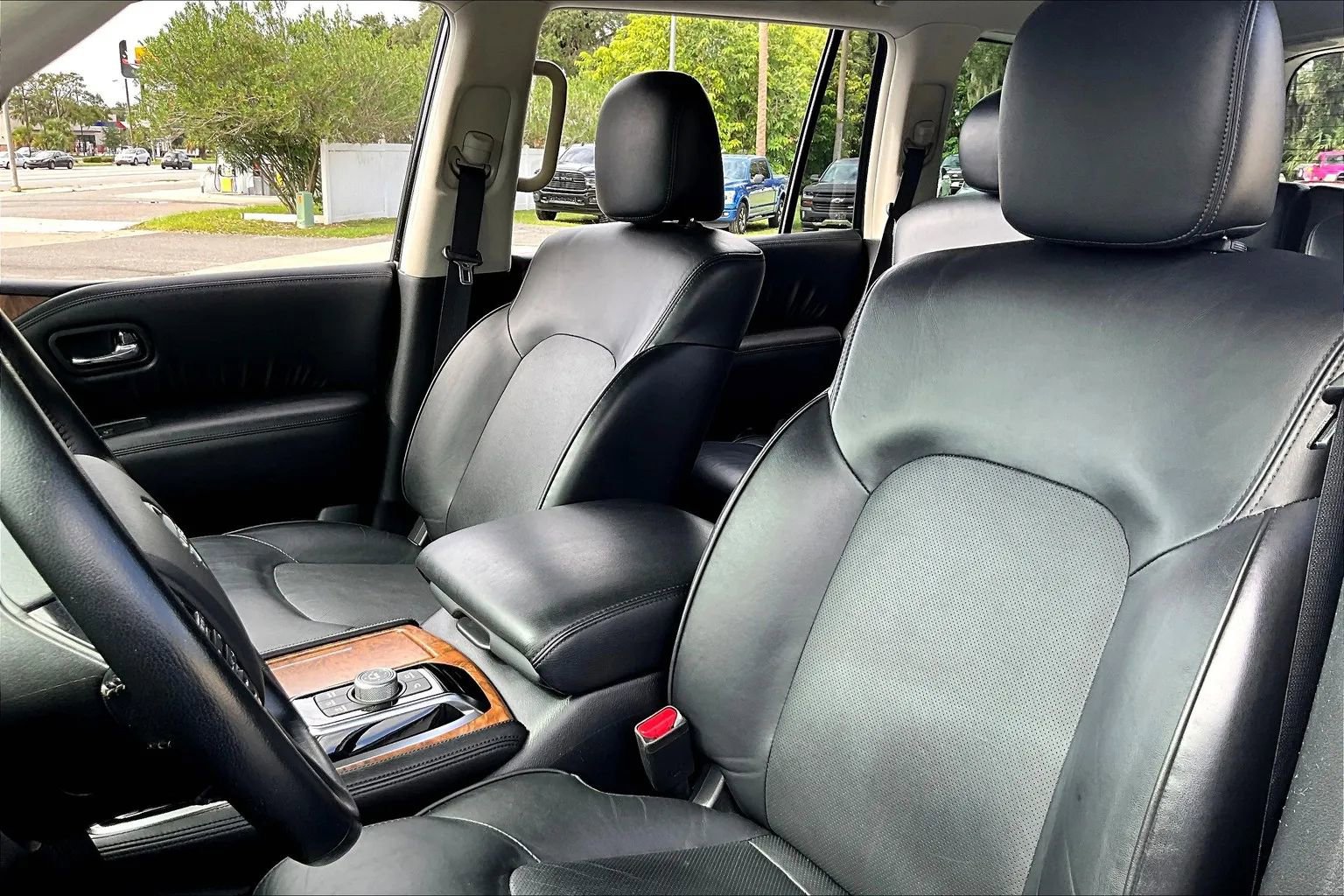 Used 2021 Nissan Armada SL w/ Captain's Chairs Package image 27