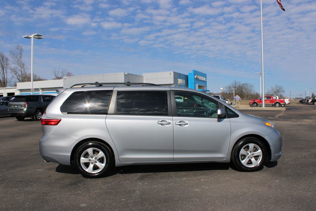 Used 2015 Toyota Sienna LE image 11