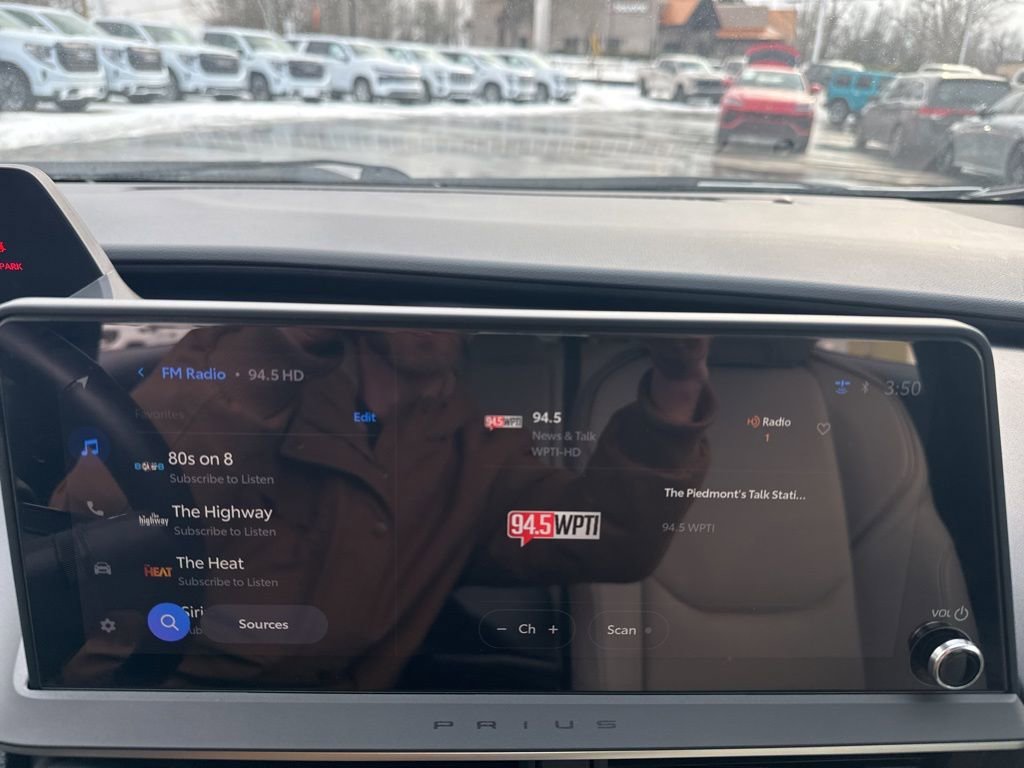 Used 2024 Toyota Prius XLE image 19