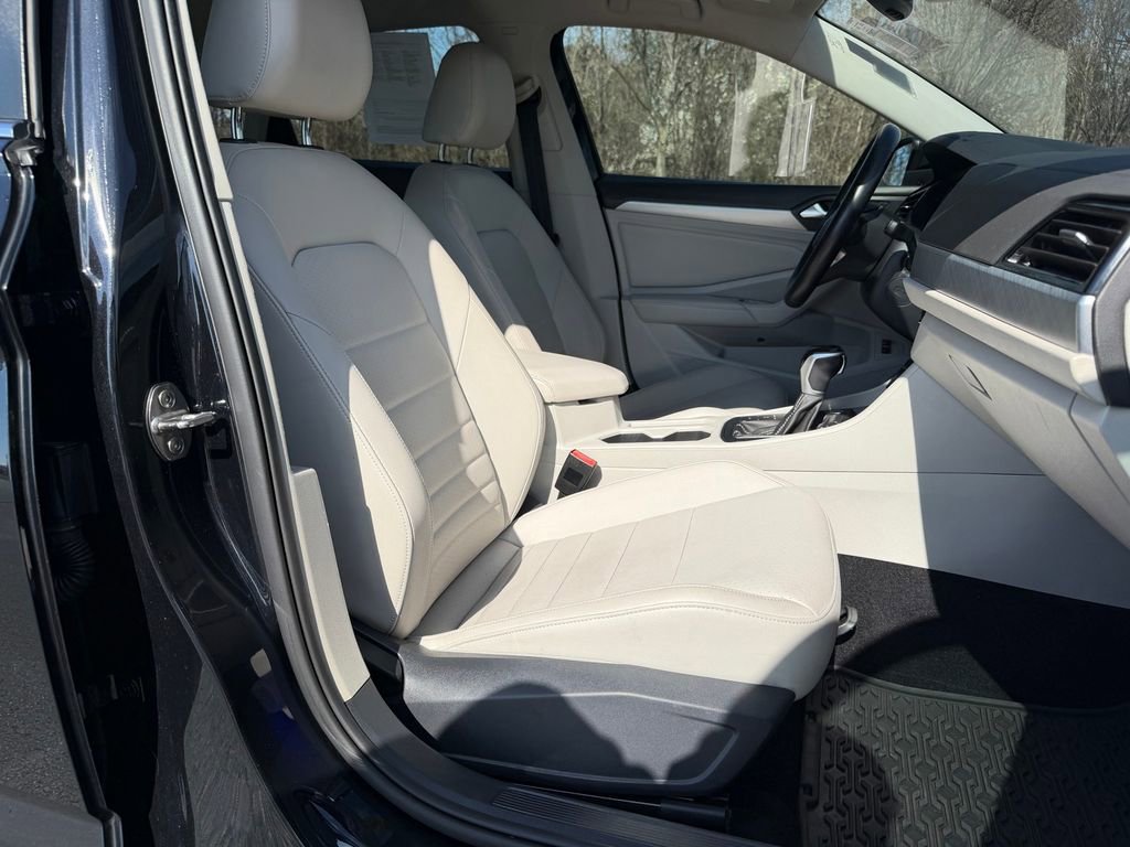 Used 2022 Volkswagen Jetta SE image 13