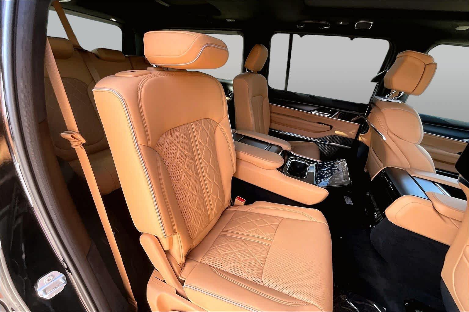 New 2027 Jeep Grand Wagoneer Summit AWD/4WD image 21