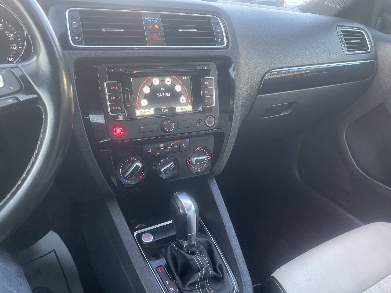 Used 2015 Volkswagen Jetta Sport FWD image 16