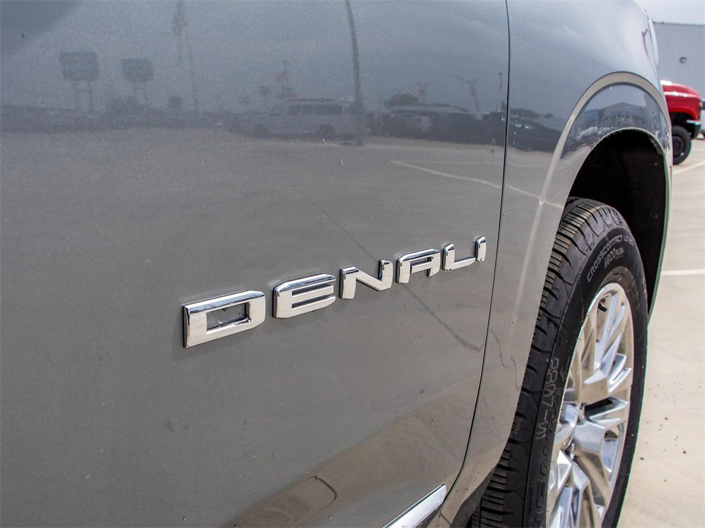 New 2025 GMC Yukon XL Denali image 12