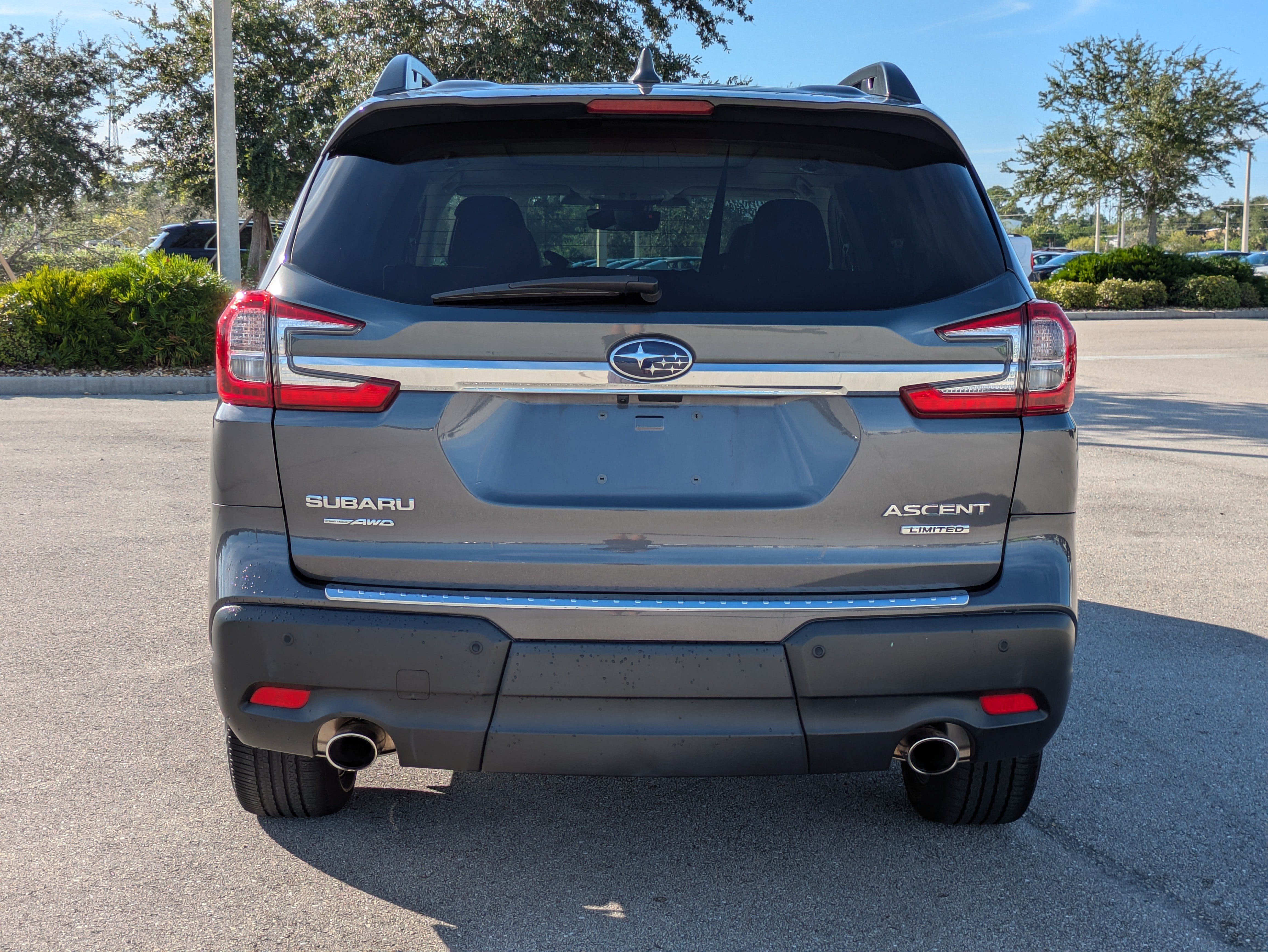 Used 2024 Subaru Ascent Limited w/ Technology Package AWD/4WD image 5