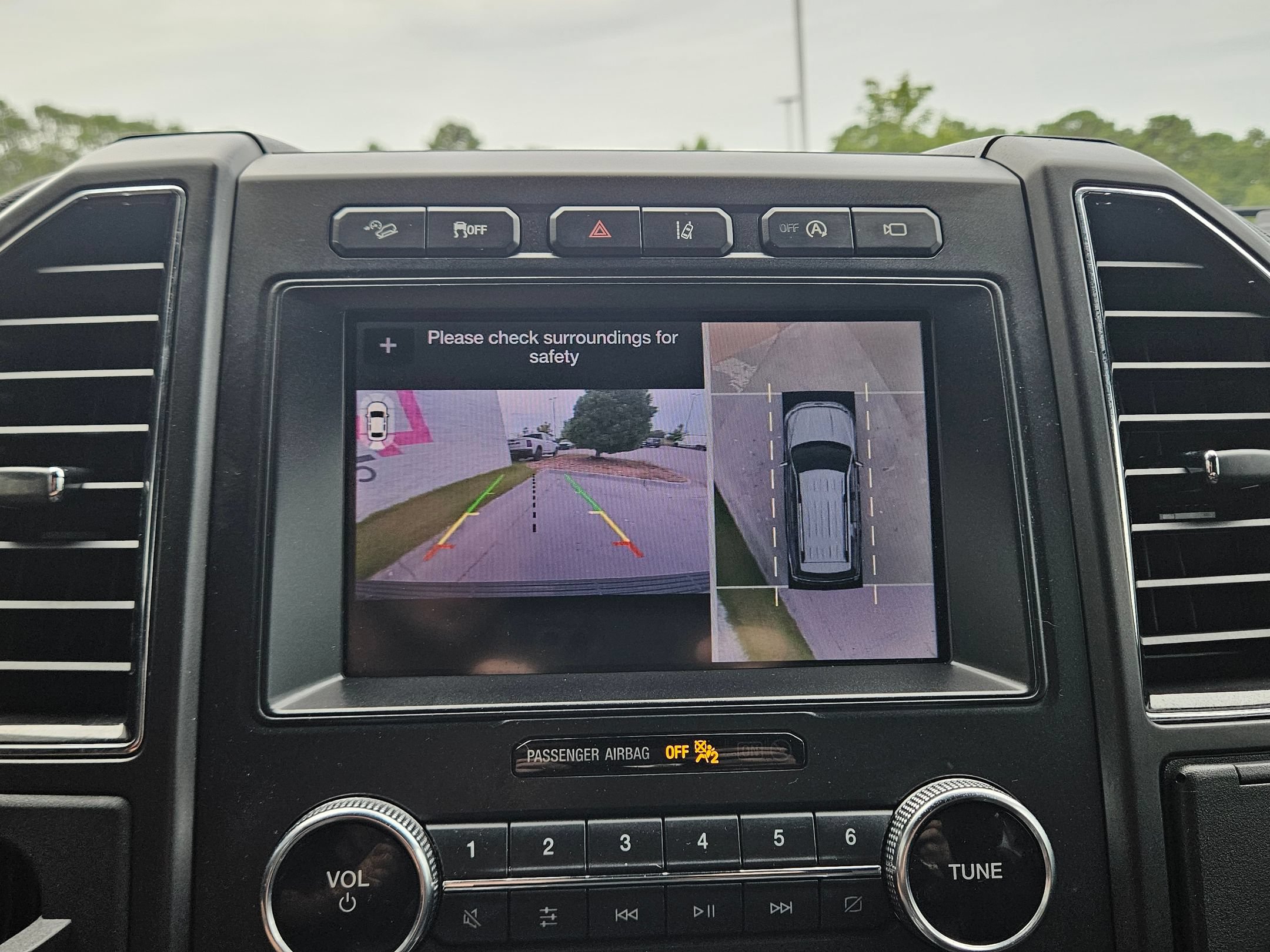 Used 2019 Ford Expedition Limited w/ Equipment Group 303A AWD/4WD image 33
