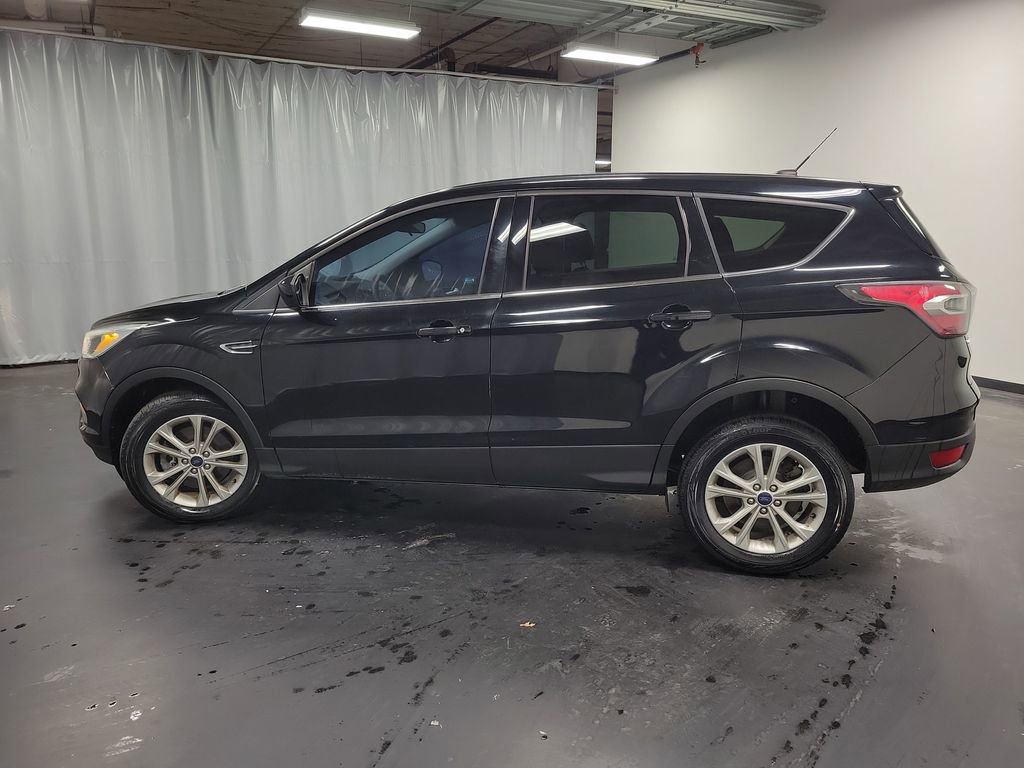 Used 2017 Ford Escape SE image 5