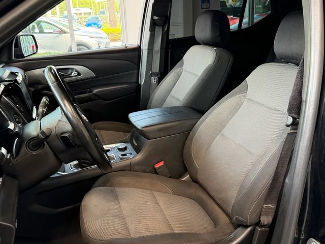 Used 2023 Chevrolet Traverse LT w/ Rear Camera Mirror Package AWD/4WD image 6