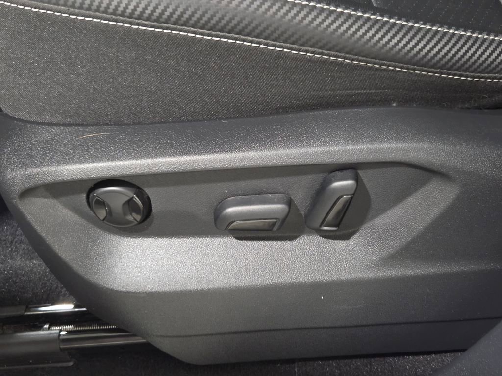 Used 2023 Volkswagen Atlas Cross Sport SE image 25