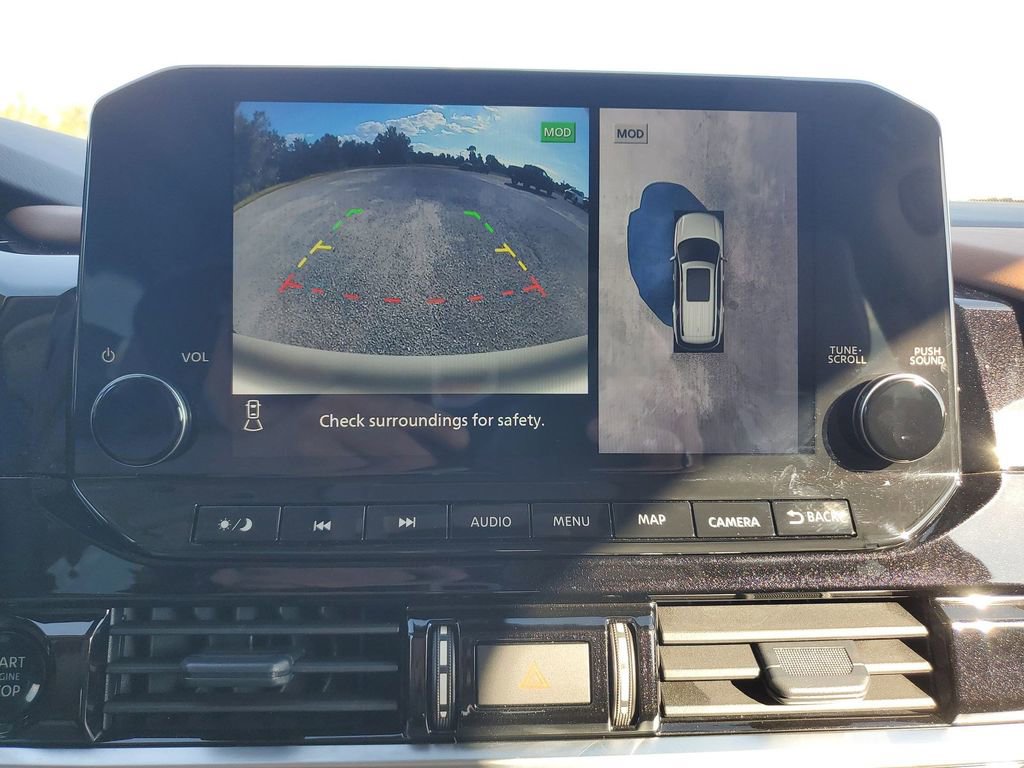 Used 2025 Nissan Pathfinder Platinum image 31