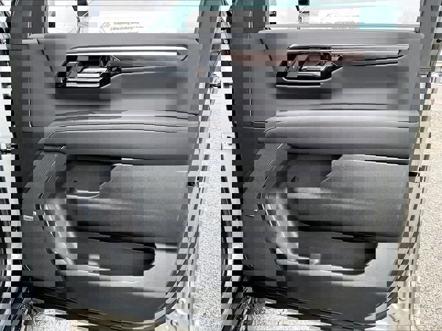 New 2026 Chevrolet Suburban Premier image 30