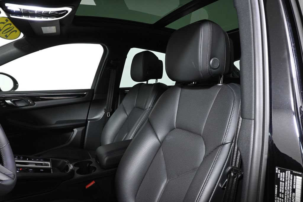 Used 2025 Porsche Macan S AWD/4WD image 16