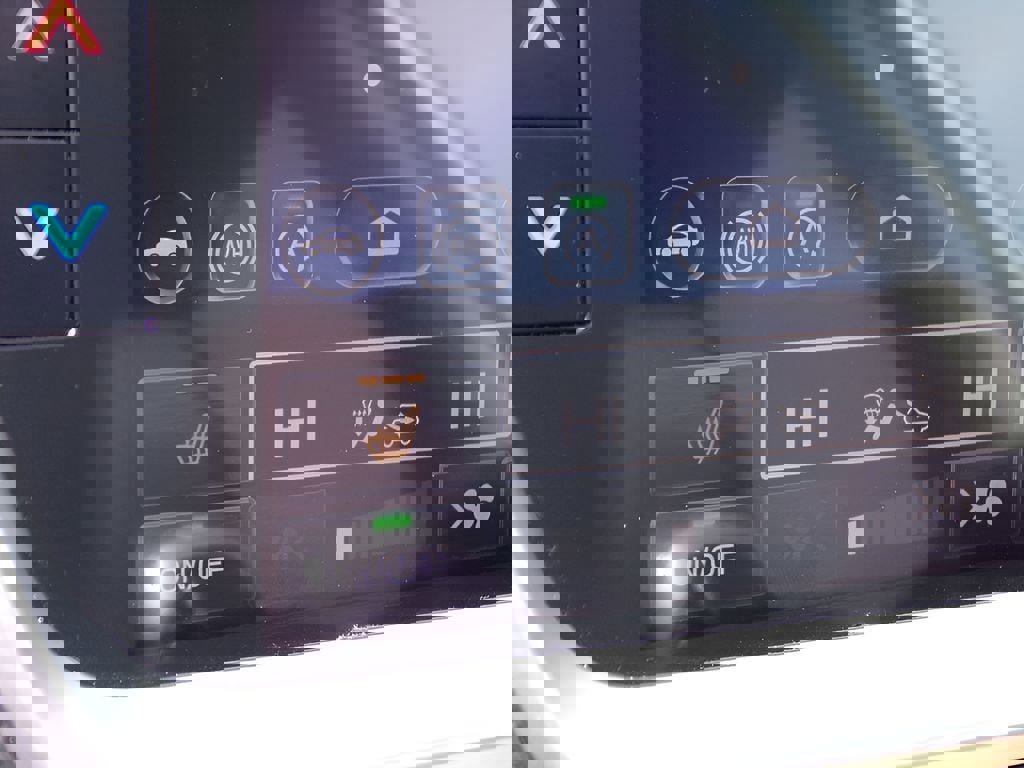 Used 2023 Subaru Outback Premium AWD/4WD image 21