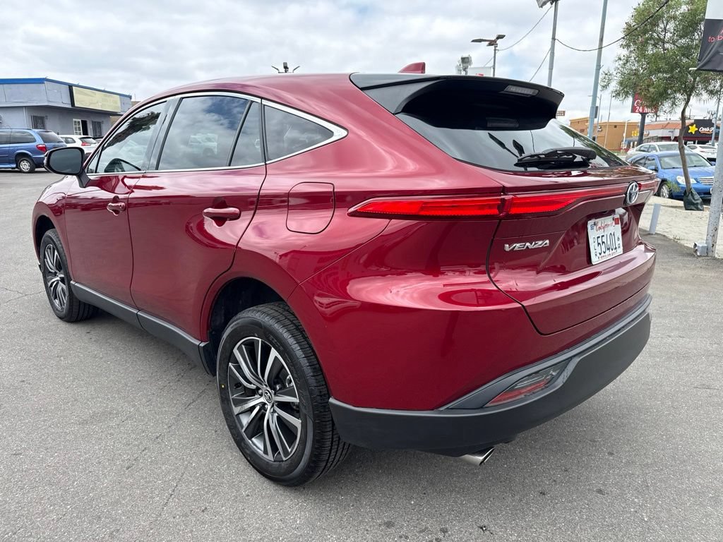 Used 2024 Toyota Venza LE AWD/4WD image 3