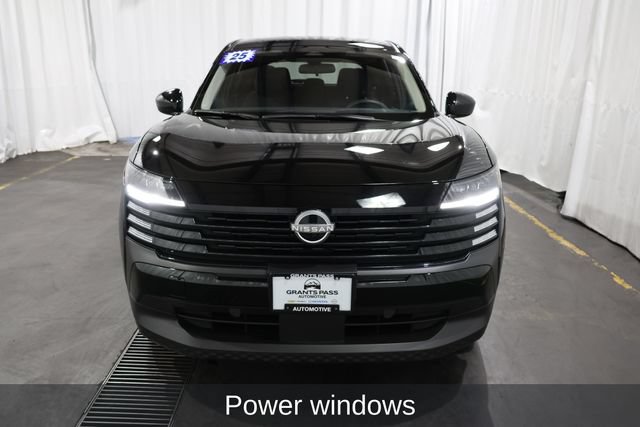 Used 2025 Nissan Kicks SV AWD/4WD image 8