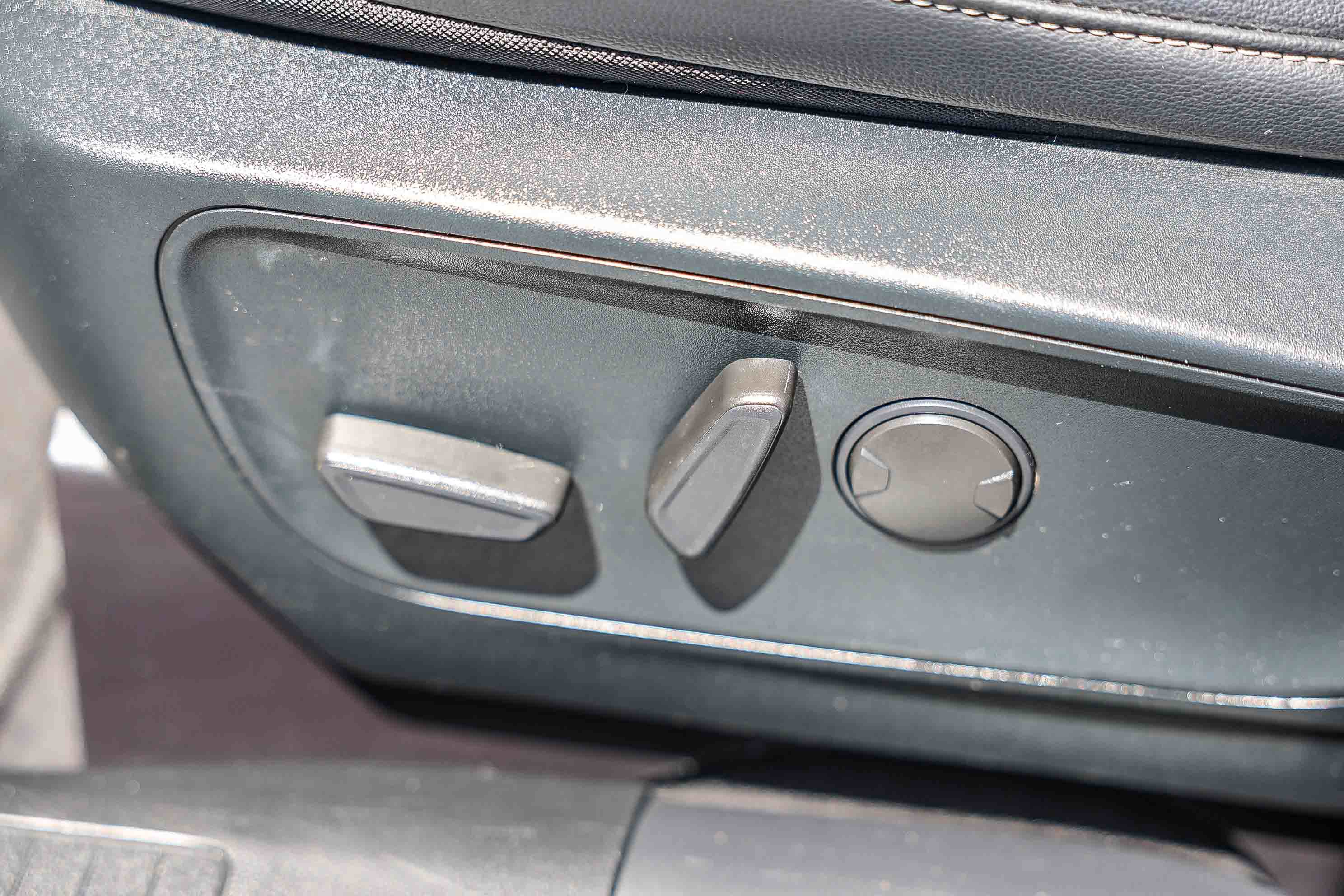 Used 2020 Ford Escape SE Sport image 14