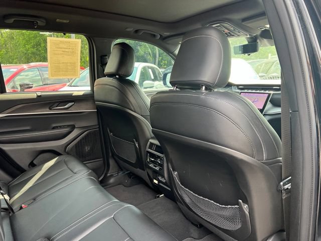 Used 2025 Jeep Grand Cherokee Limited w/ Luxury Tech Group II AWD/4WD image 27