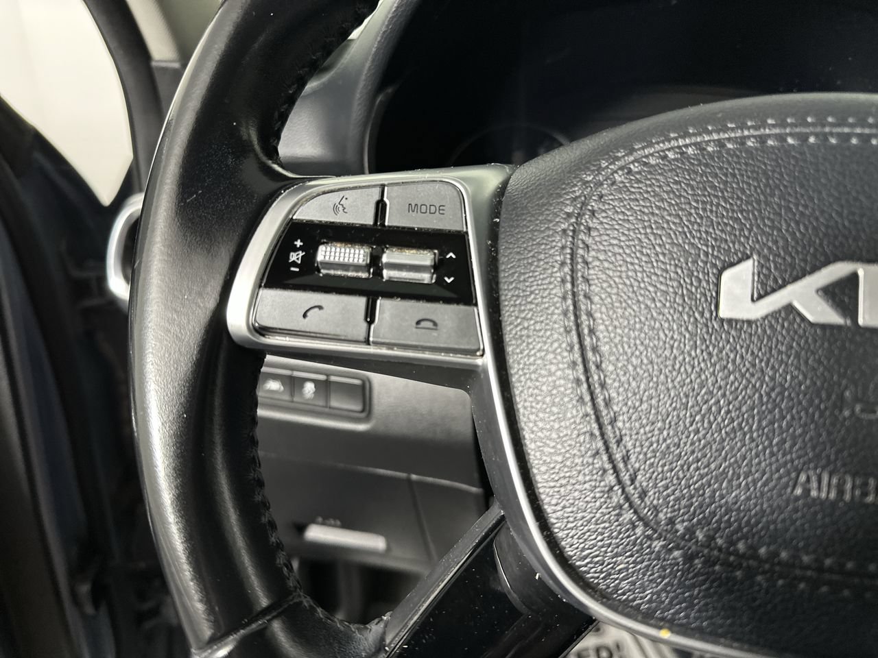 Used 2022 Kia Telluride LX FWD image 7