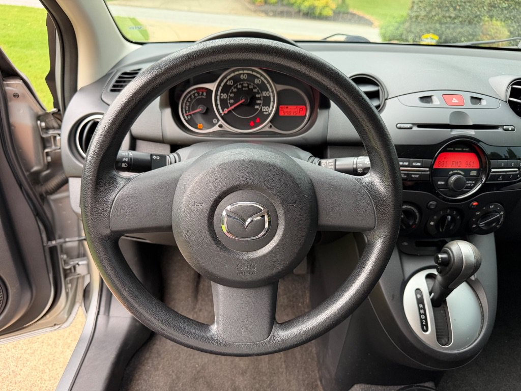 Used 2013 MAZDA MAZDA2 Sport FWD image 22