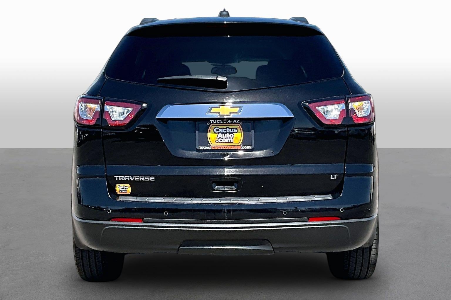 Used 2017 Chevrolet Traverse LT w/ Style and Technology Package FWD image 4