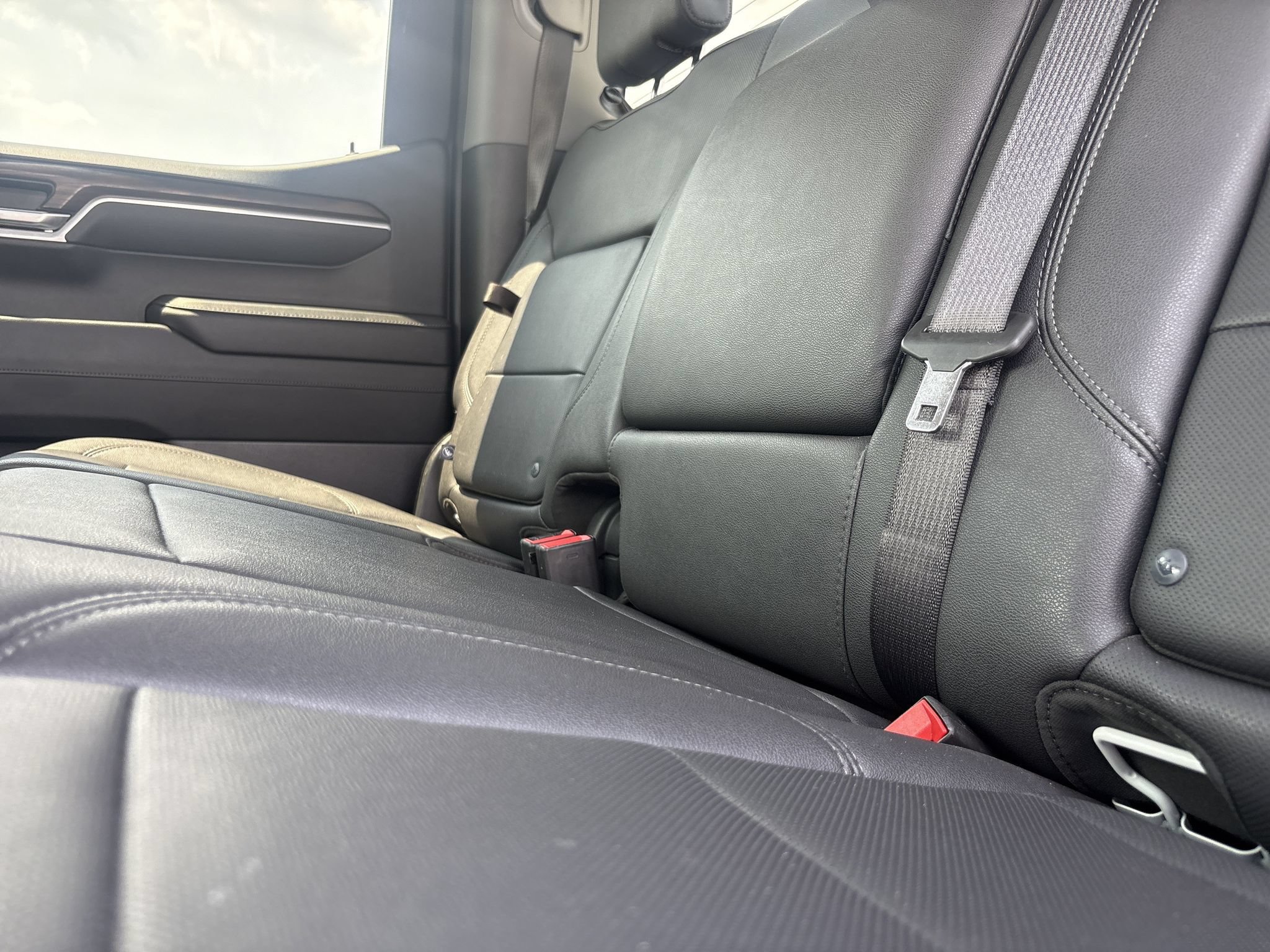 Used 2025 GMC Sierra 1500 SLT AWD/4WD image 19
