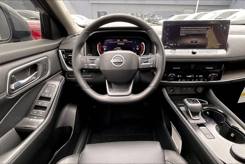 Used 2025 Nissan Rogue Platinum AWD/4WD image 7