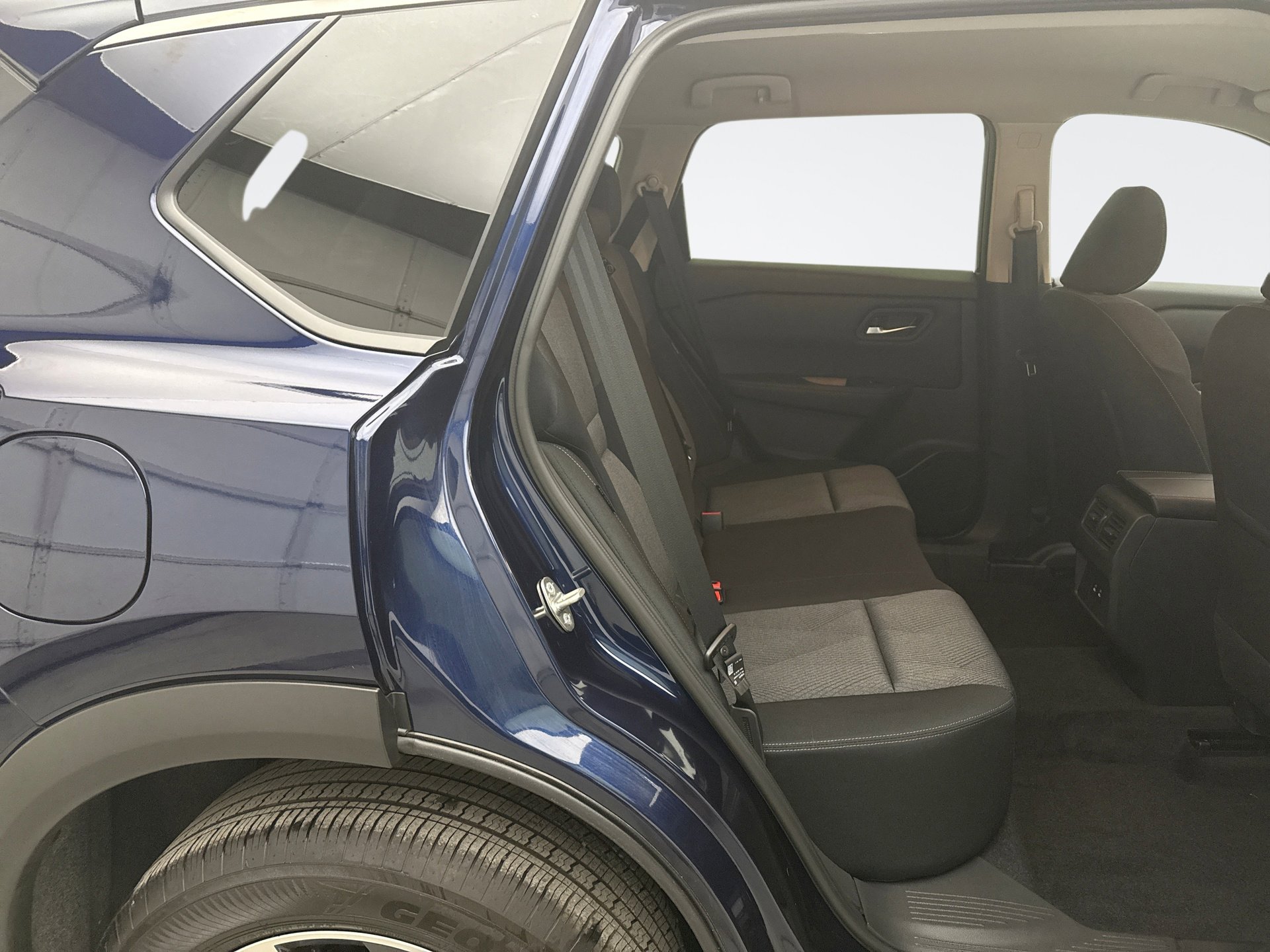 Used 2025 Nissan Rogue SV image 17