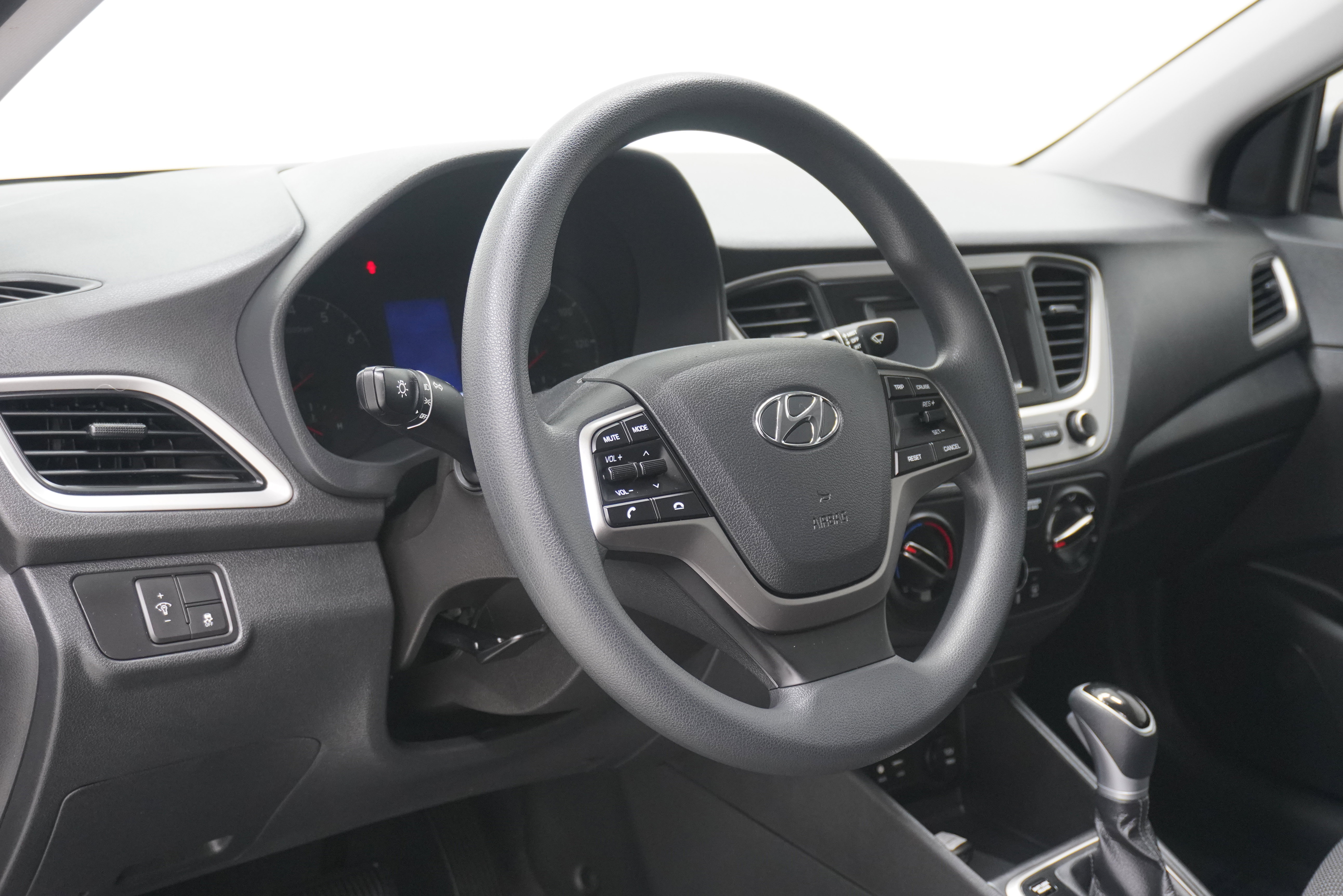 Used 2021 Hyundai Accent SE FWD image 10