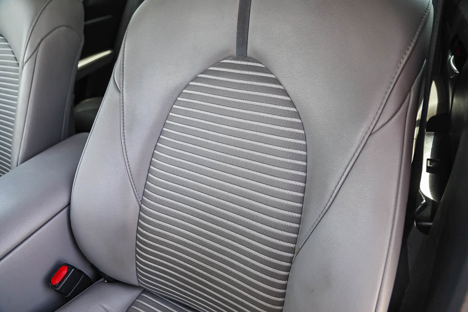 Used 2019 Toyota Camry SE w/ Audio Package FWD image 23
