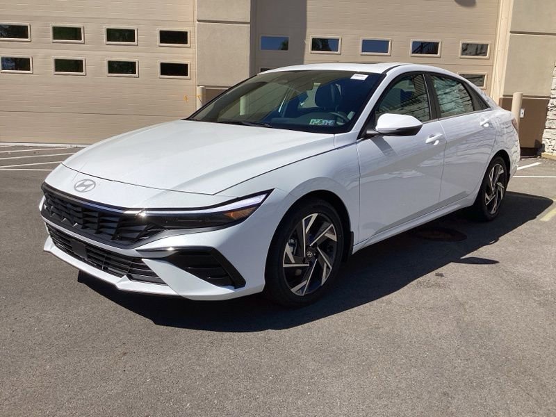 New 2025 Hyundai Elantra Limited image 3