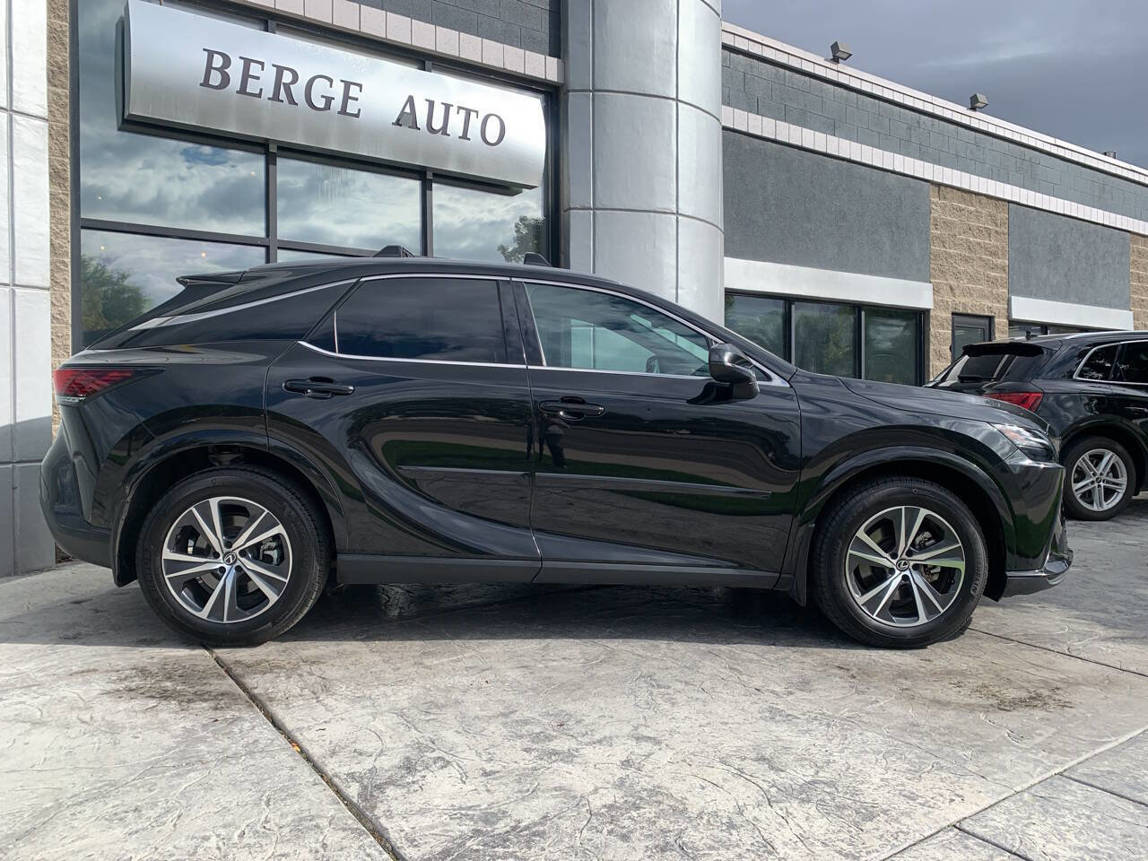 Used 2023 Lexus RX 350h image 6