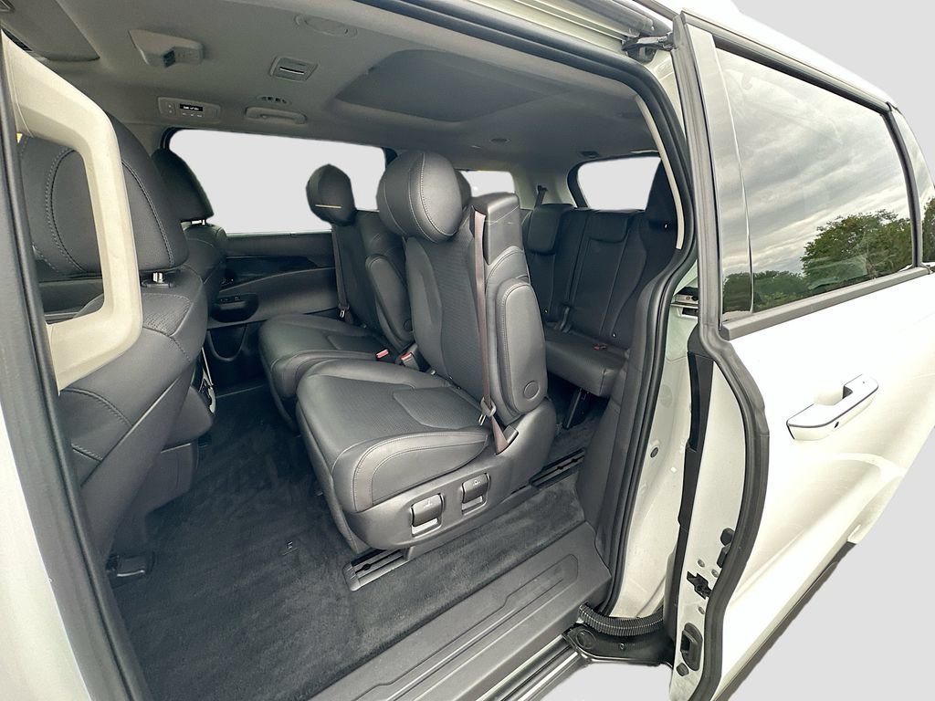 Certified 2025 Kia Carnival SX Prestige FWD image 26