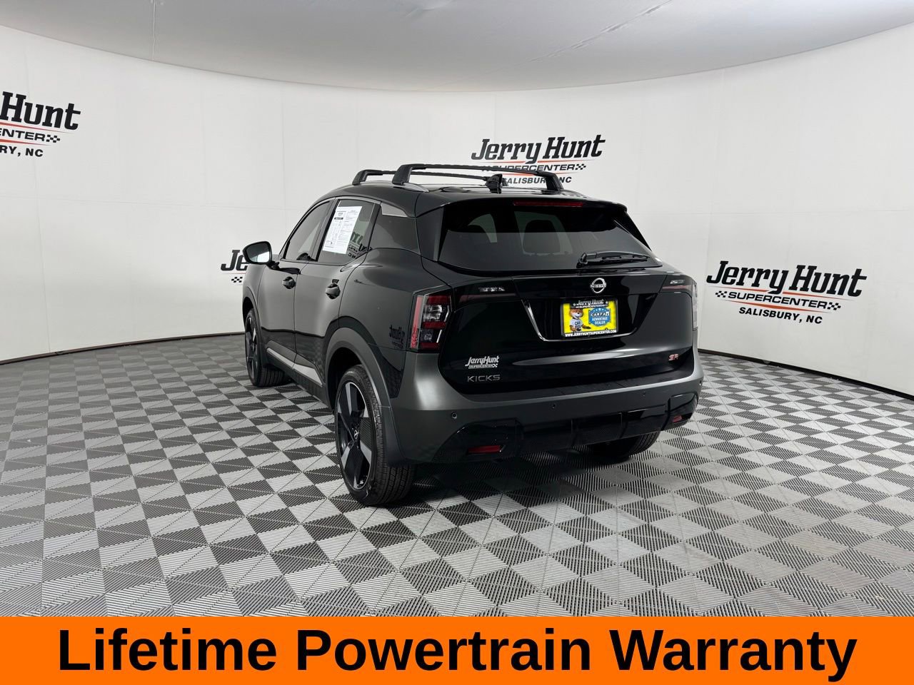 Used 2025 Nissan Kicks SR FWD image 8