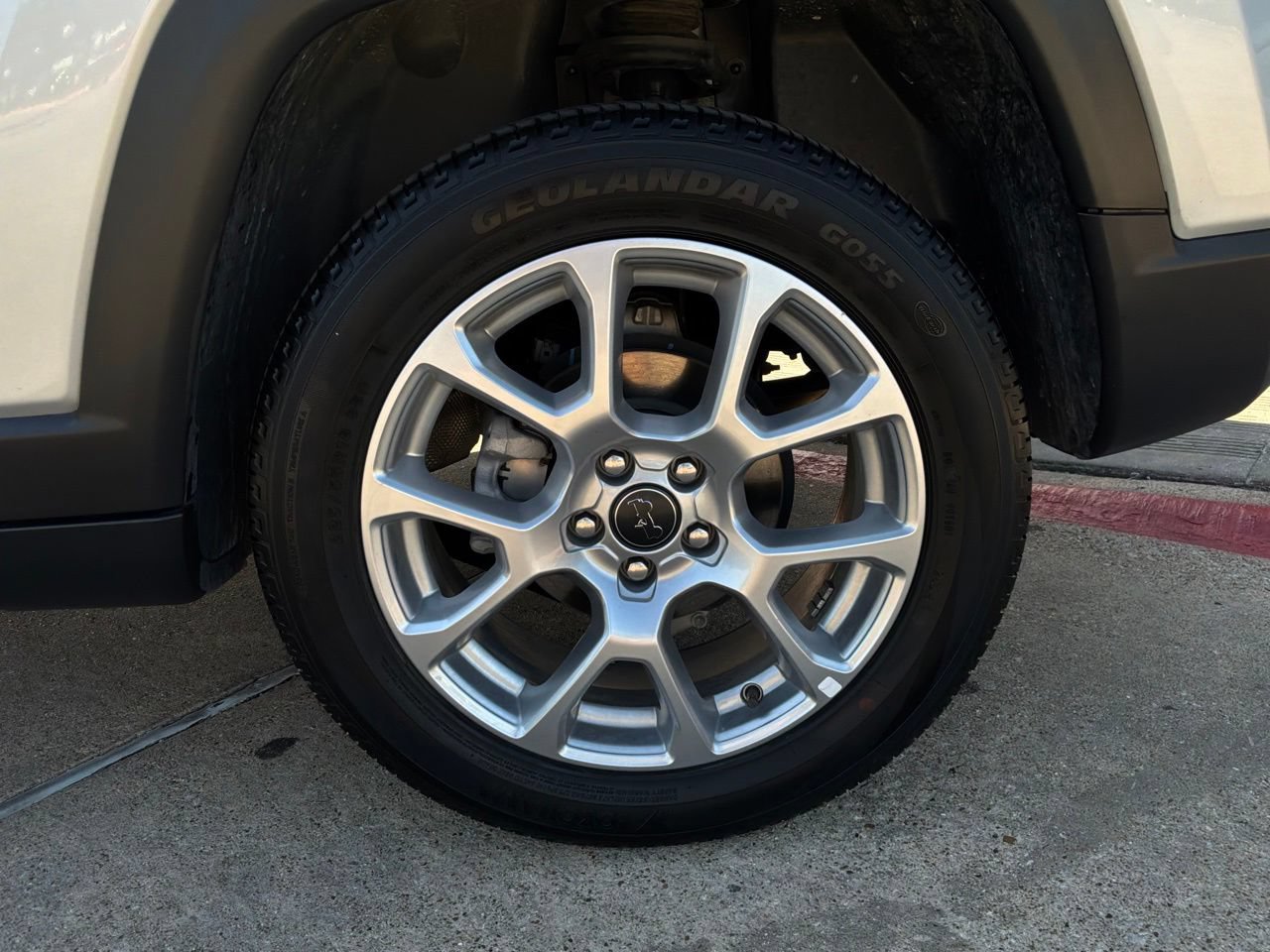 Used 2025 Jeep Compass Limited AWD/4WD image 9