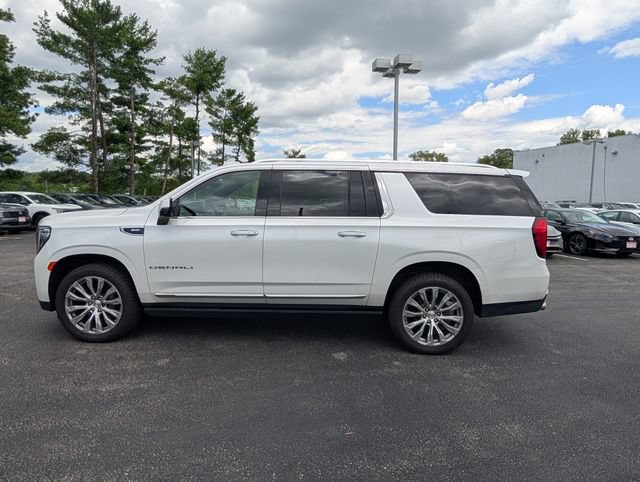 Used 2022 GMC Yukon XL Denali w/ Denali Premium Package AWD/4WD image 5