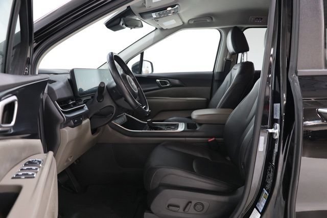 Used 2025 Kia Carnival FWD image 17