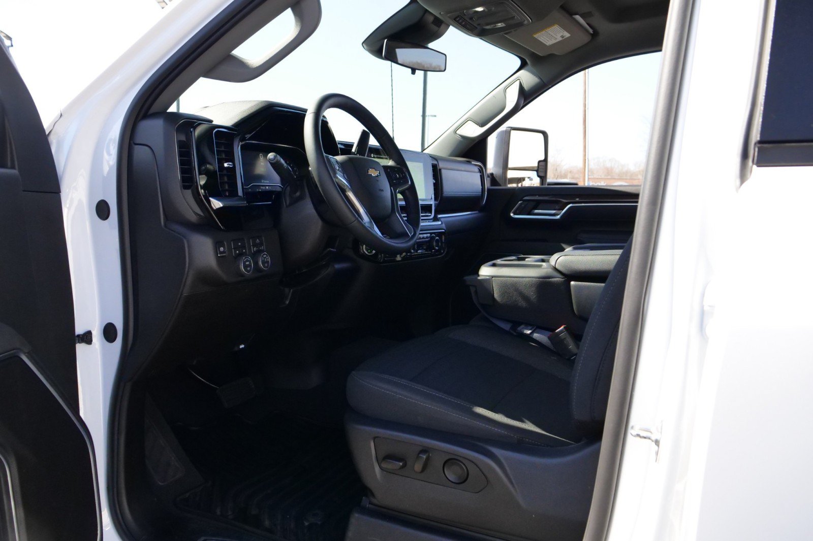 Used 2025 Chevrolet Silverado 2500 LT w/ Convenience Package AWD/4WD image 18
