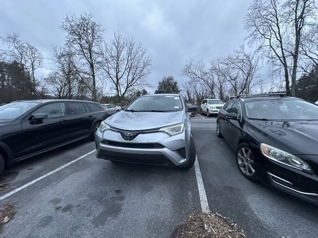 Used 2018 Toyota RAV4 LE image 15