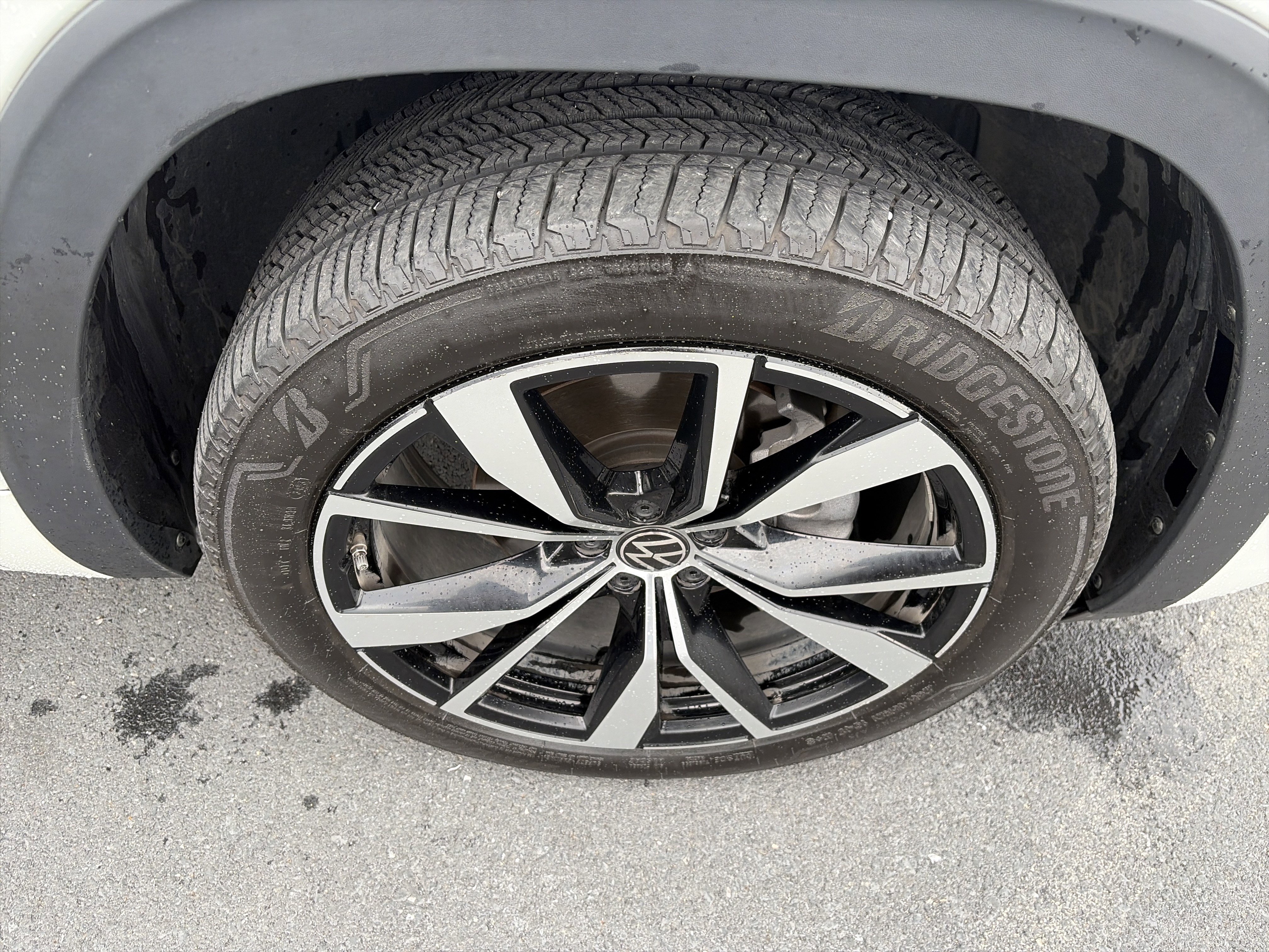Used 2024 Volkswagen Atlas Cross Sport SEL Premium R-Line image 19