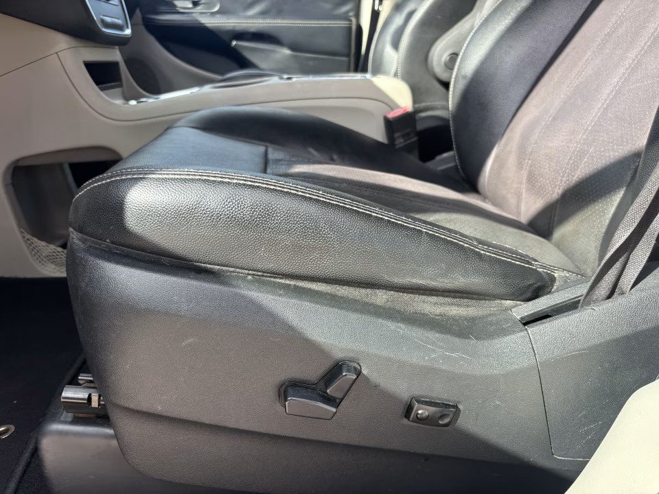 Used 2019 Dodge Grand Caravan SXT FWD image 11