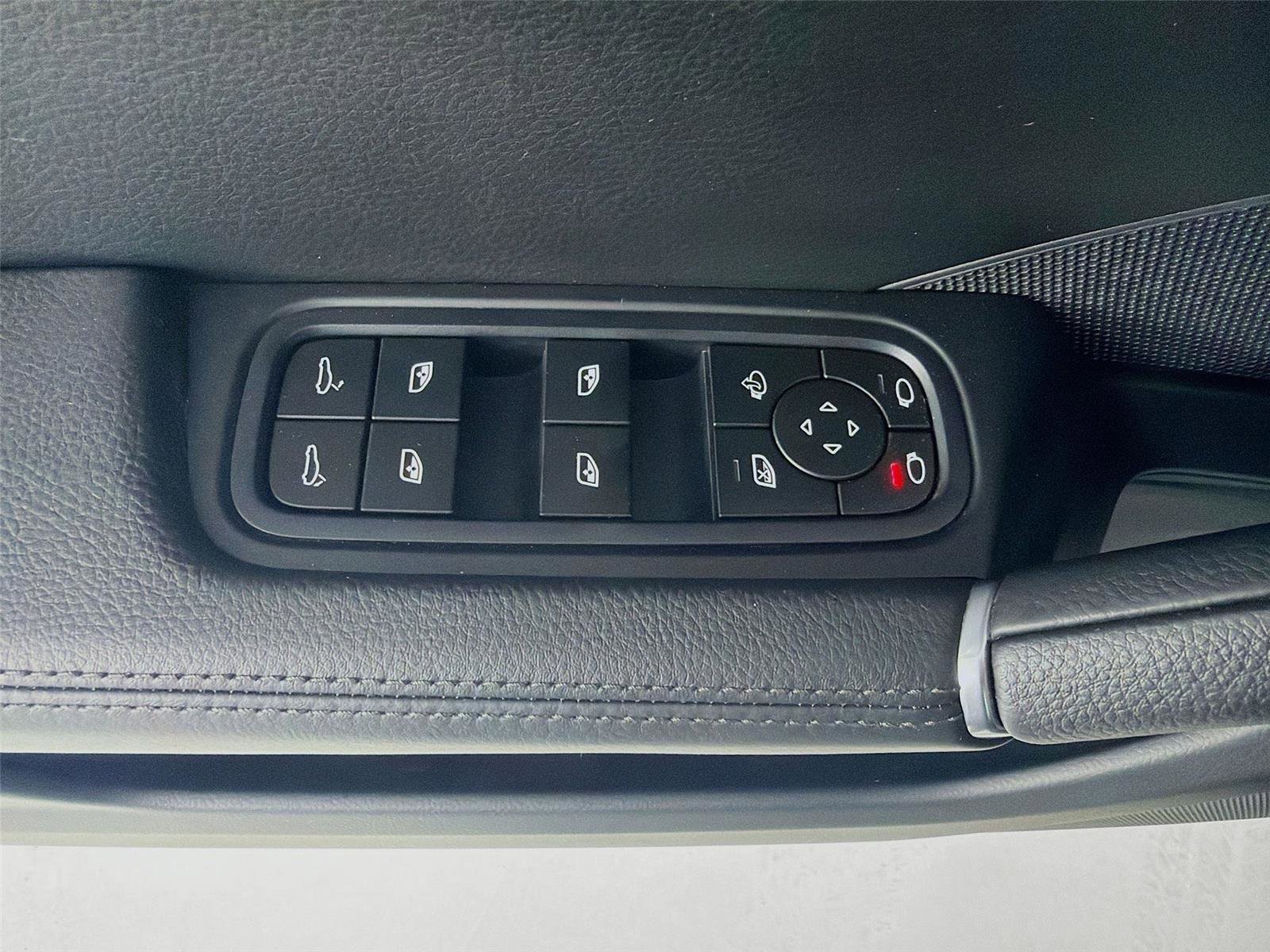 Certified 2023 Porsche Cayenne S image 8