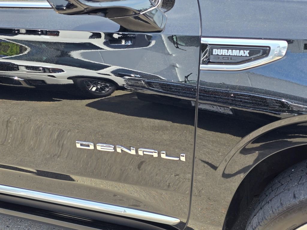 Used 2023 GMC Yukon XL Denali w/ Denali Reserve Package AWD/4WD image 10