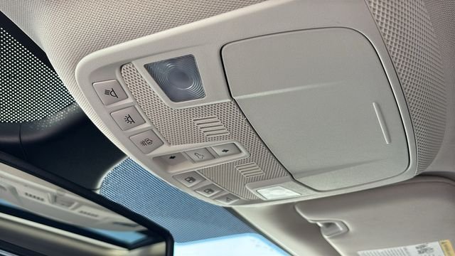 Used 2023 Ford Edge Titanium AWD/4WD image 22