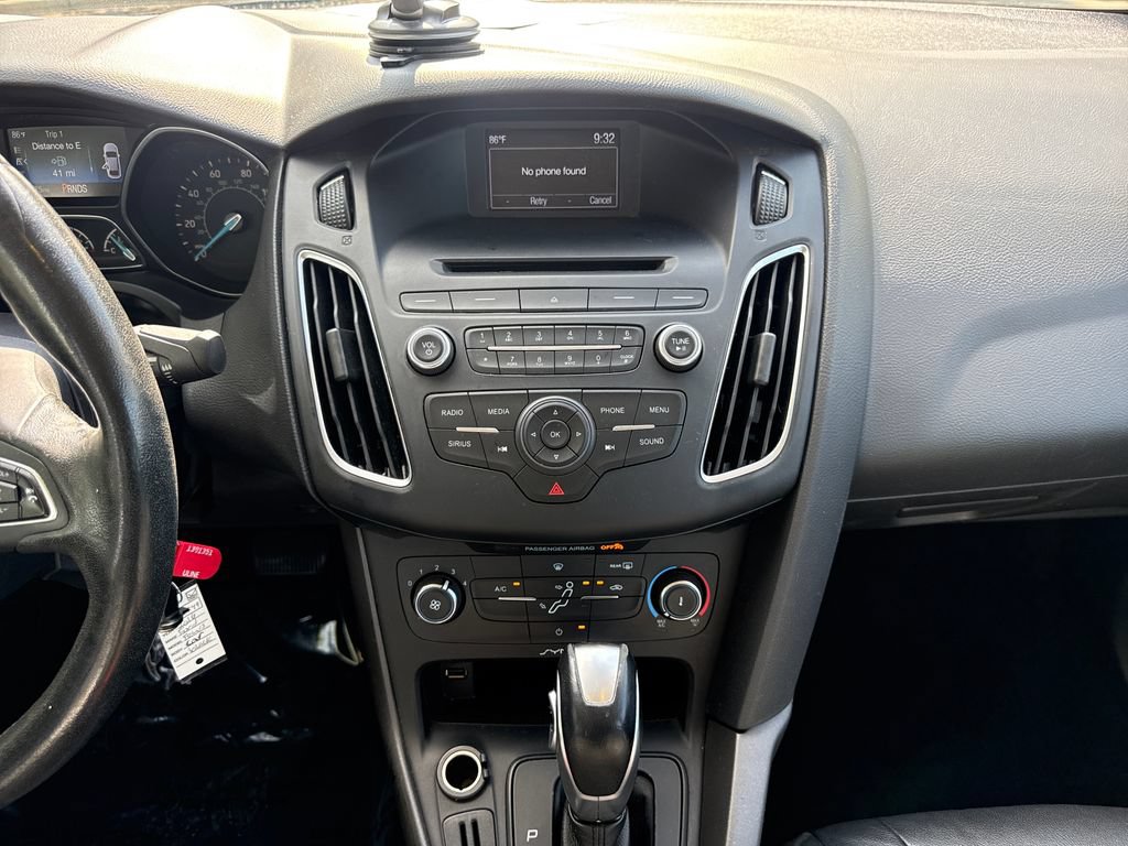 Used 2016 Ford Focus SE w/ Equipment Group 201A FWD image 18