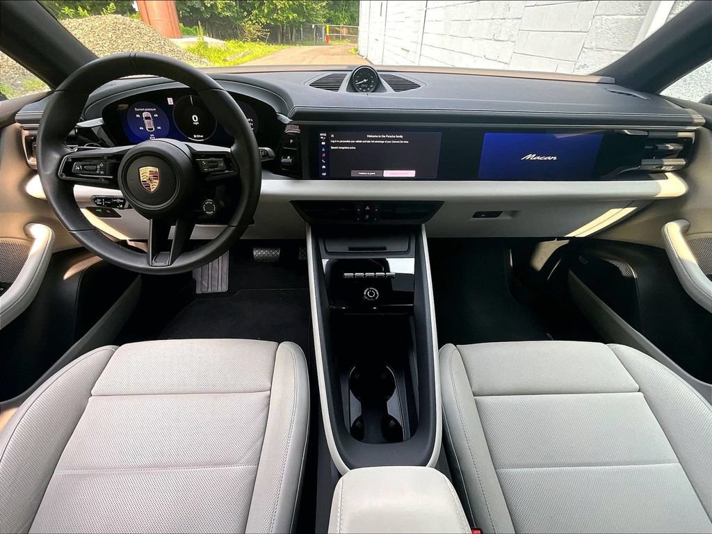 Certified 2025 Porsche Macan 4 Electric AWD/4WD image 18