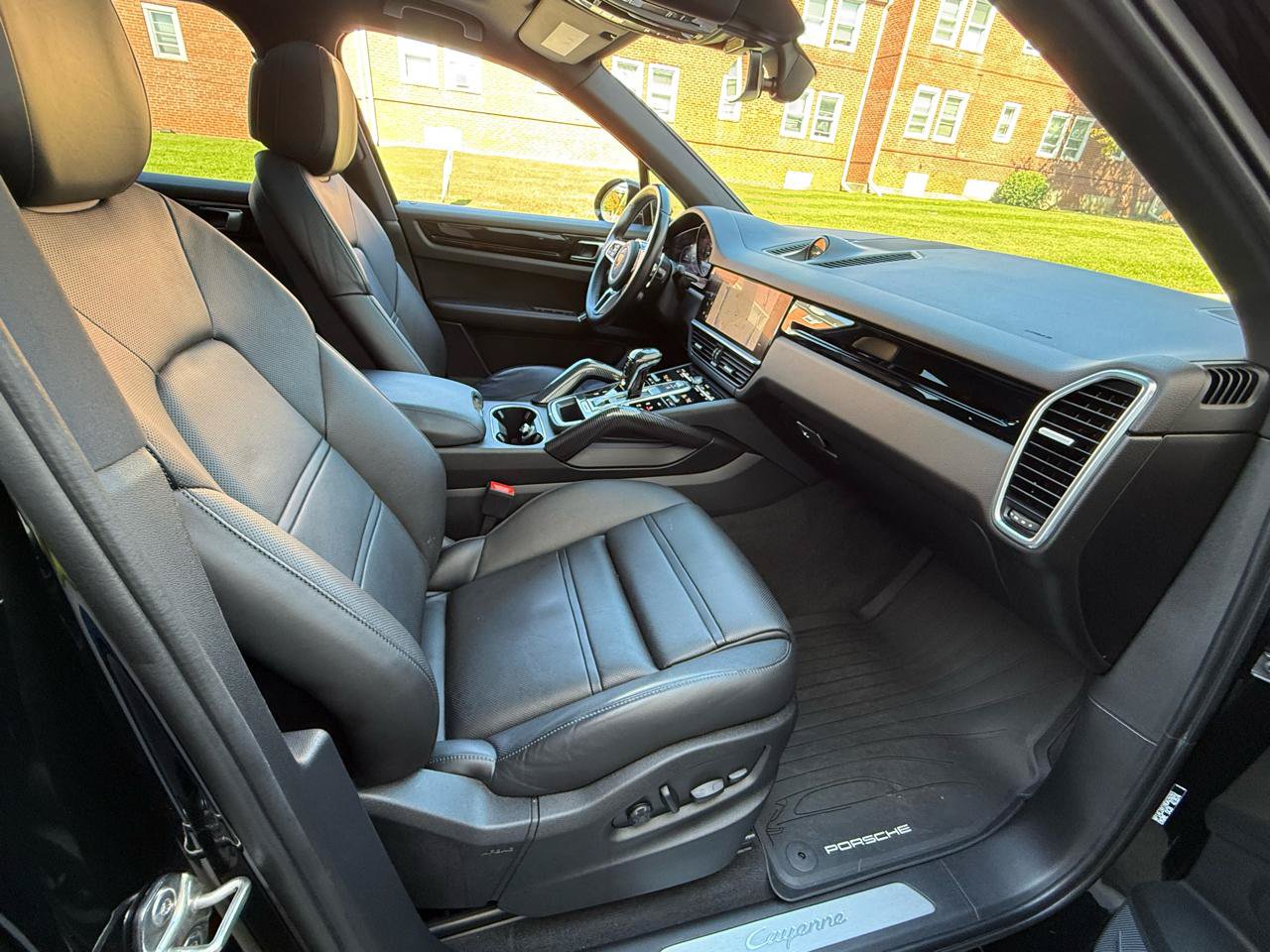 Used 2022 Porsche Cayenne Platinum Edition AWD/4WD image 18